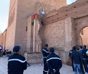 محاولة انتحار شخص من فوق سور مسجد الكتبية يستنفر الأمن
